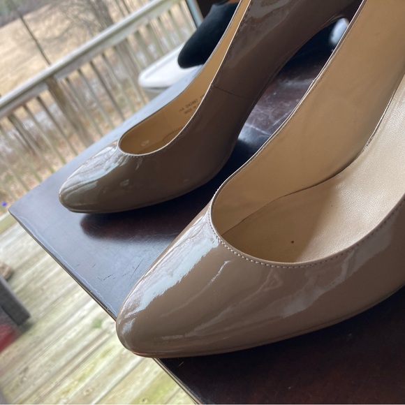 Cole Haan patent leather pumps. Very light wear. Size 10b. - Picture 4 of 6